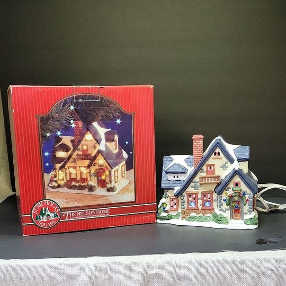 St Nicholas Square Illuminated"The Nelson Home"Lighted Village Vintage - Picture 1 of 9